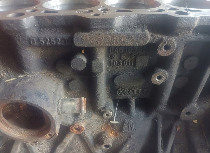 фото №8, Блок  двигуна vw lt t4 2.5 tdi 046103021