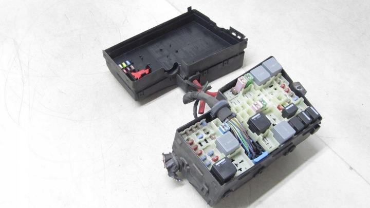 фото №1, Volvo v40 ii 2.0 коробка предохранителей 12-17