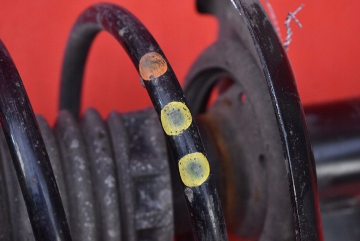 фото №7, Амортизатор левый перед 3338013 peugeot 208 1 i 1.4 hdi 68 km 12-16