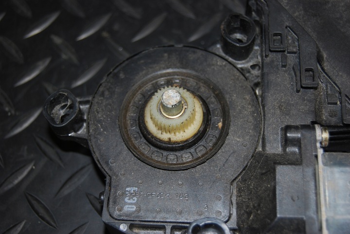 фото №5, Двигунчик скла vw touareg 7l0959794 правий зад
