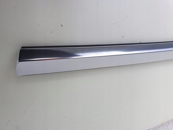 фото №2, Tesla модель 3 планка хром двері правий зад