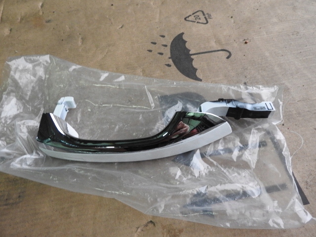 фото №1, Audi q7 q8 ручка дверь правая перед 4m8837206c хром новая оригинал