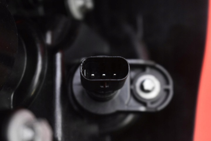 фото №7, Кришка клапанів корпус 7810584 bmw f10 f11 2.0 d 184 km 09-13