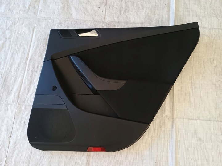 фото №1, Боковина двері правий зад passat b6 універсал чорний матеріал ручка 3c5867212