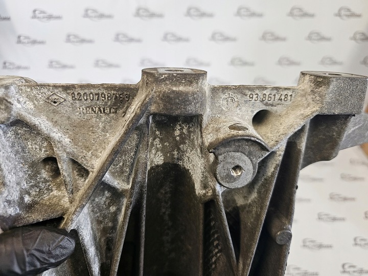 фото №5, Trafic vivaro 2.0 dci m9r630 114km 14r лапи кронштейн двигателя 8200798760