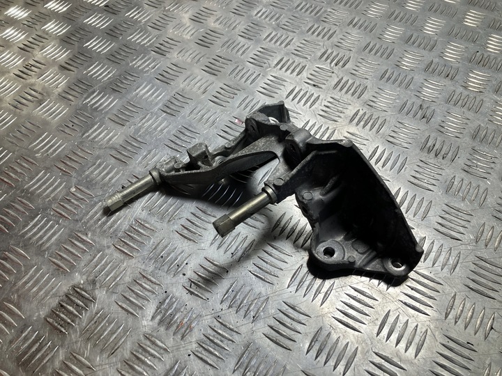 фото №1, Лапи двигуна mercedes c клас w205 1.6 cdi 626951