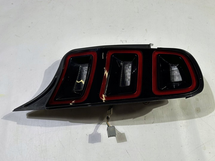 фото №9, Лампа зад задняя правая led ford mustang 2013 - 2014