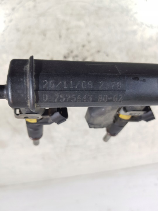 фото №16, Топливная рейка форсунки v757564580 peugeot citroen 1.6 vti gu31