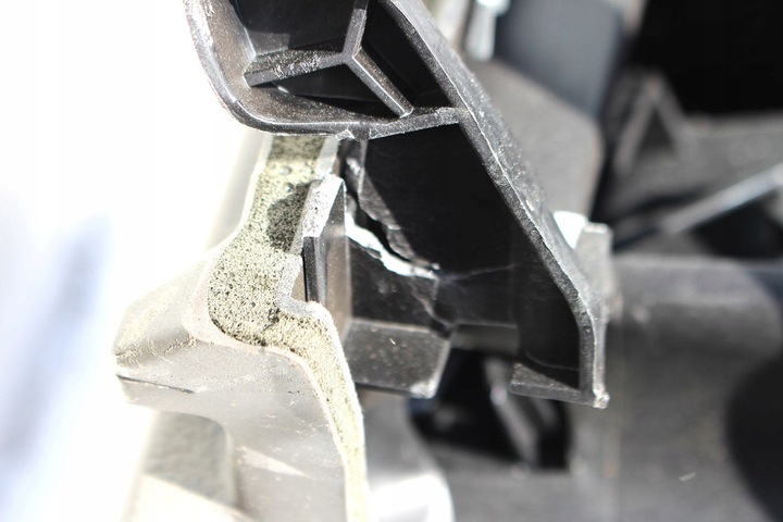 фото №11, Vw golf 5 v jetta консоль панель роздавальна pulpit капот 5g 1k1857181 1k1