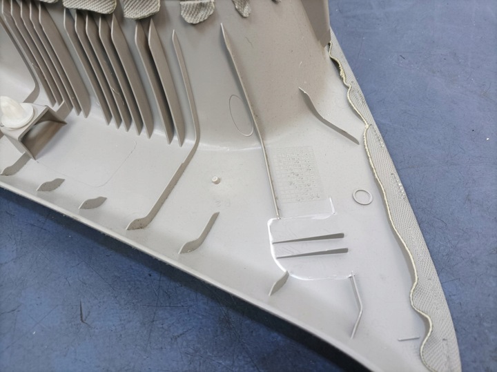 фото №14, Toyota avensis t27 універсал стеля лампочки ручки