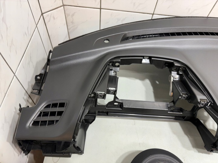 фото №6, Suzuki swift mk9 консоль торпедо ремни оригинал подушка e2.
