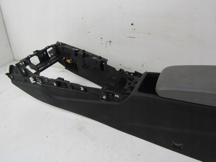 фото №8, Audi a4 b9 туннель средний 02-05 8w1863241a