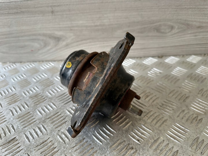 фото №12, Toyota land cruiser iv 150 3.0 d-4d 2012- кронштейн подушка двигателя правая