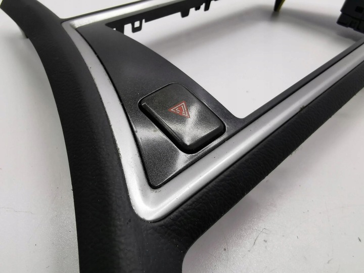 фото №10, Toyota auris e180 2015 консоль середня / радіо / gps