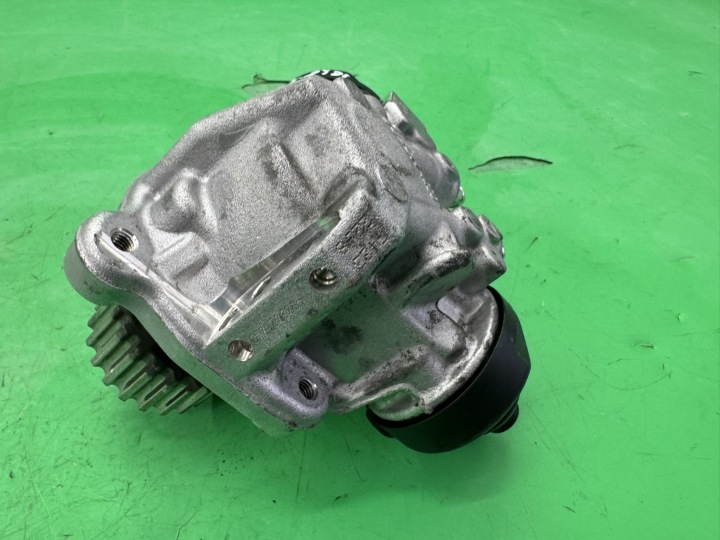 фото №8, Насос паливна рейка  cr тиску 057130755s audi a8 d4 4.2 v8 tdi 09- cds