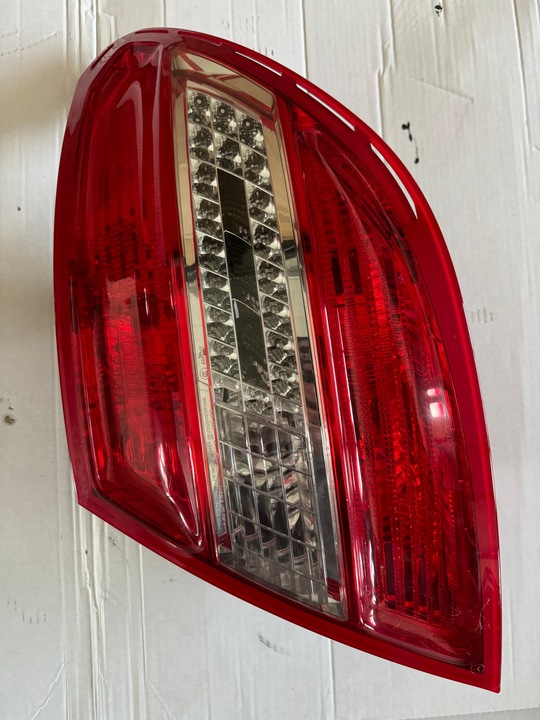 фото №10, Mercedes c клас 204 лампа лампи usa canada червоний поворотник w204