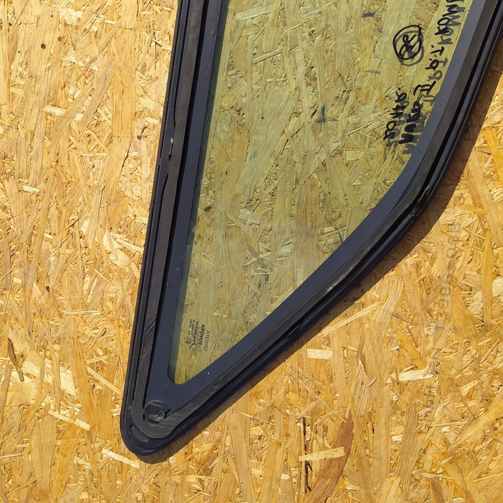 фото №5, Toyota auris ii універсал скло кузовна права праві зад задня хром