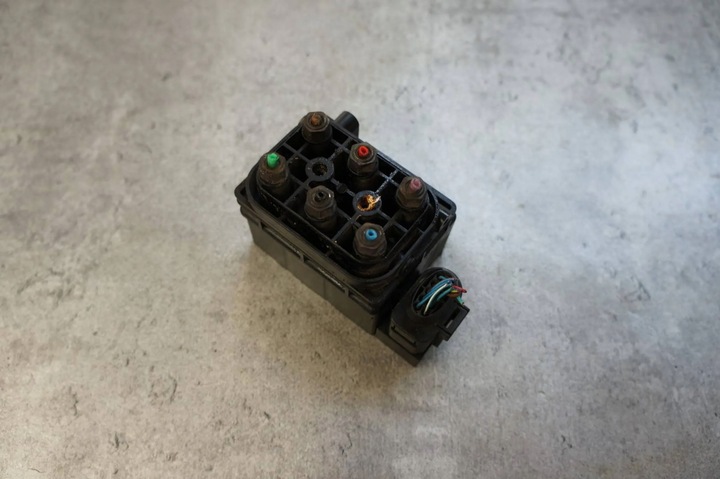 фото №1, Распределитель пневматика подвешивание audi a8 d3