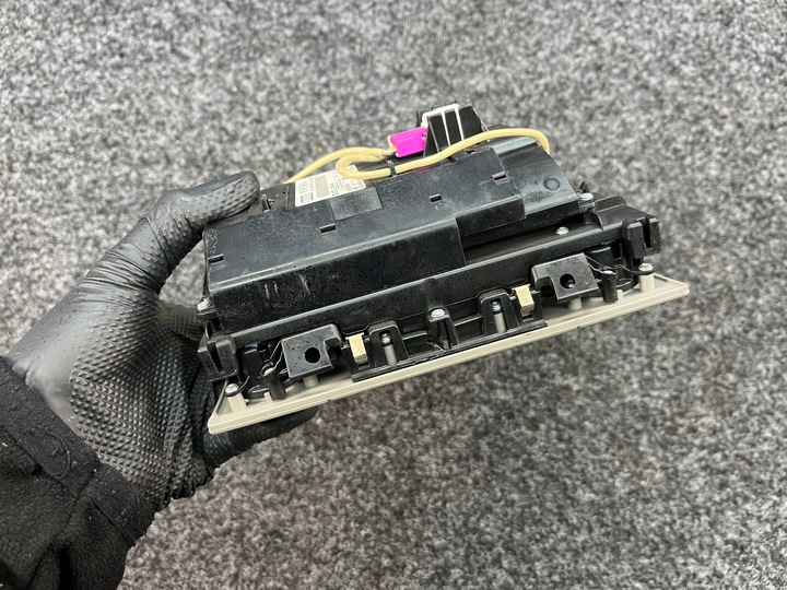 фото №12, Audi a8 d3 освещение лампа потолок 4e0907135a