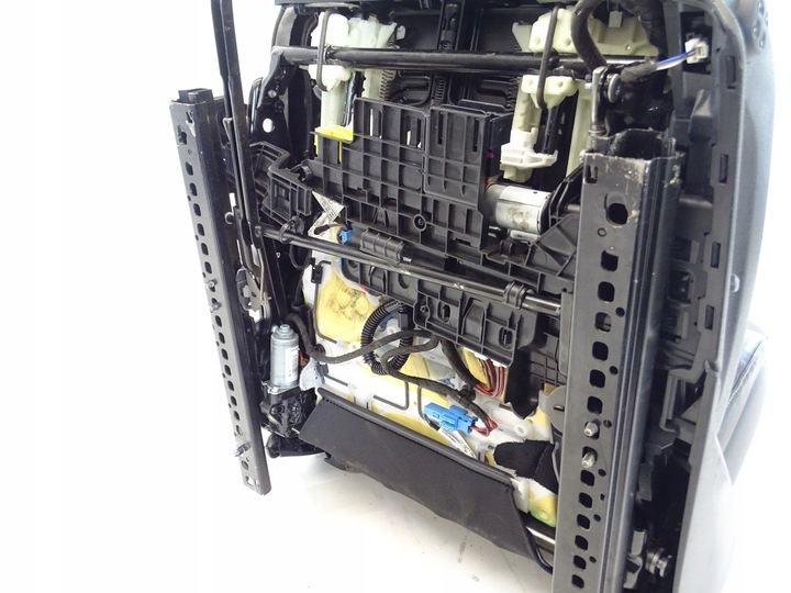 фото №10, Сиденье левый перед переднее кожа mercedes c w205