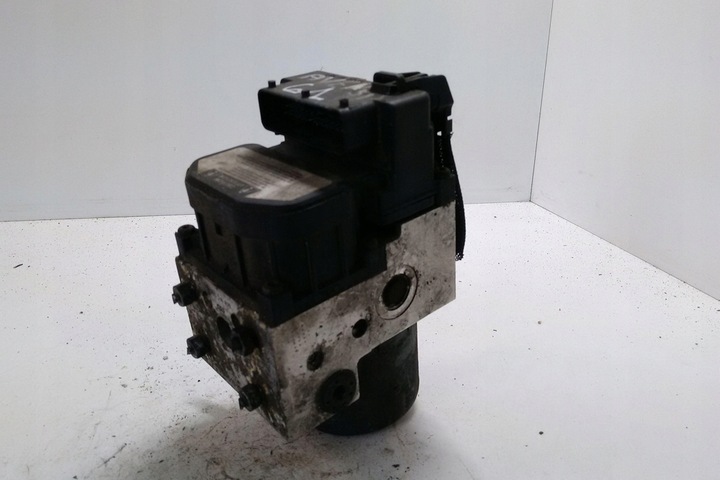 фото №1, Насос abs toyota avensis station wagon _t22_ 4451005030 1.8l бензин