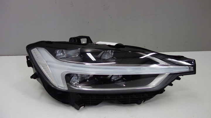 фото №1, Volvo xc60 ii лампа передняя 31420418 eu