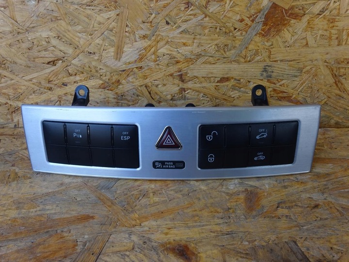 фото №1, Mercedes cl203 clc панель переключателей esp off a2038700151