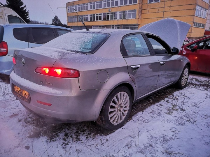 фото №8, Alfa-romeo 159 впуск воздуха do кабины 2007 1.9l ls376611 3964st