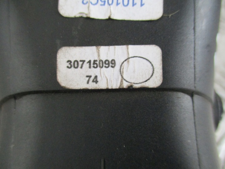 фото №7, Решётка воздуховод правое перед 3071099 volvo v50 s40 04-10 r.