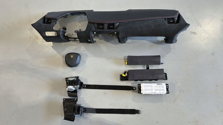 фото №1, Lamborghini aventador lp710 консоль панель подушка безпеки подушки ремені алькантара