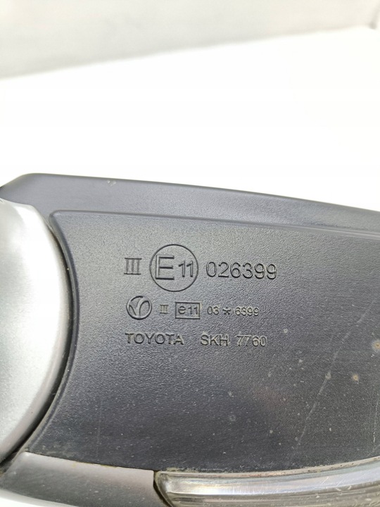 фото №11, Toyota avensis t270 электрические зеркало боковые дверь передних