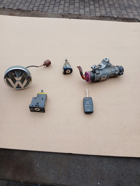 фото №8, Замок зажигания вкладыши ключ оригинал vw polo 9n sedan