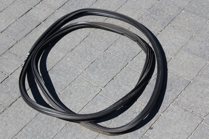 фото №3, Corolla e12 хетчбек прокладка кришки багажника