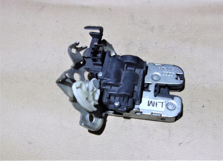 фото №2, Audi a8 d4 замок крышки багажника