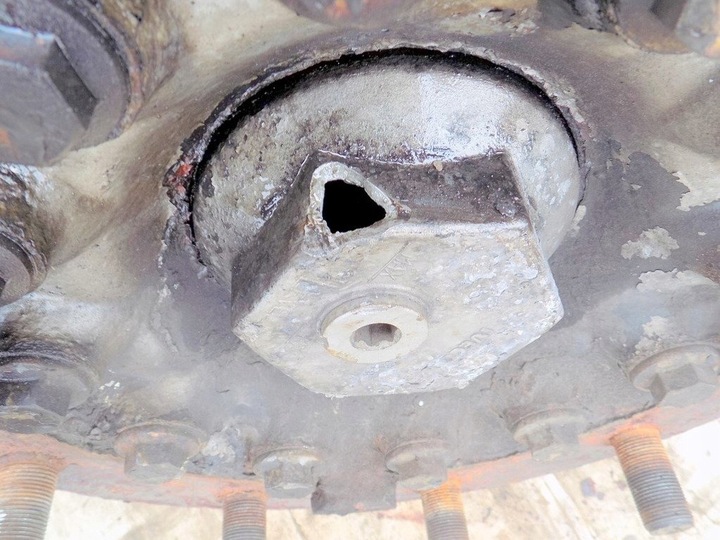 фото №12, Iveco eurotech 440km 2001r - ступица левая перед