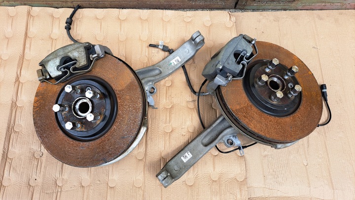 фото №1, Jaguar i-pace x590 - поворотный кулак левая