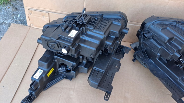 фото №8, Skoda elroq полный led правая левая фара комплект 5lb941035 / 5lb941036 красивый