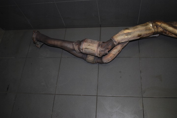 фото №4, Катализатор правые audi s8 d3 5.2 fsi 4f0131701de