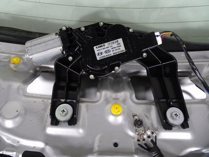 фото №14, Кришка зад задня + скло + двигунчик + накладка kia ceed i hb 5d 2006-2012 9s