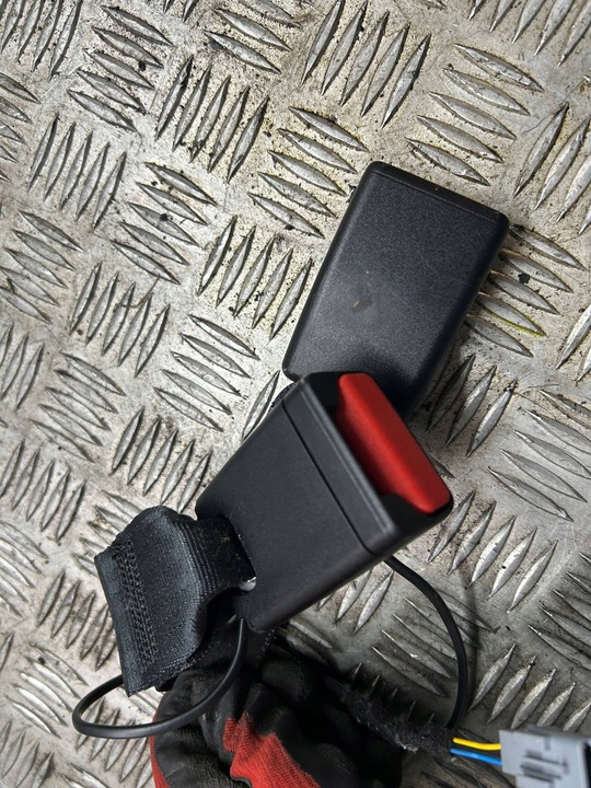 фото №5, Застібка ременя зад ліва права комплект dacia duster ii