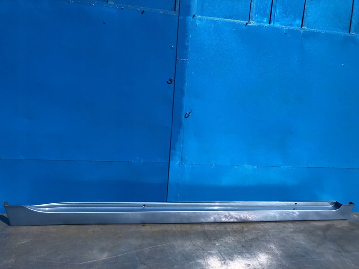 фото №1, Toyota prius iii правая планка накладка пороговая 8w1