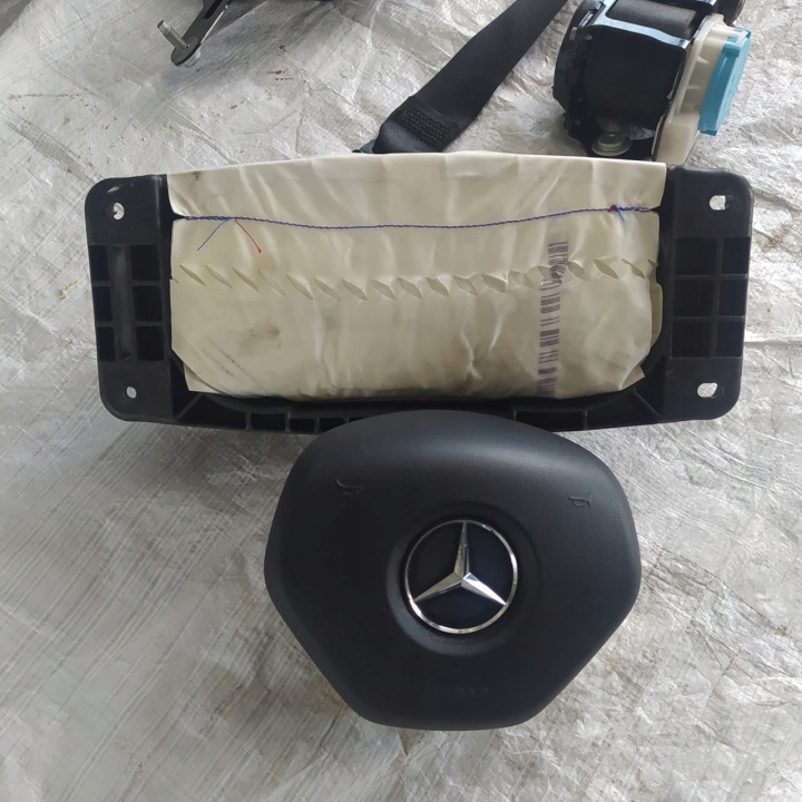 фото №11, Консоль торпедо подушки ремни mercedes b w246 оригинал.