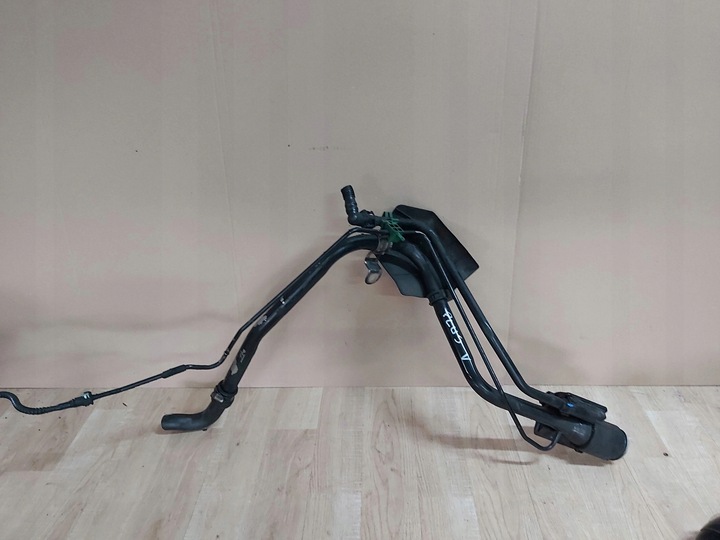 фото №1, Toyota prius plus труба заливка топлива заливная горловина