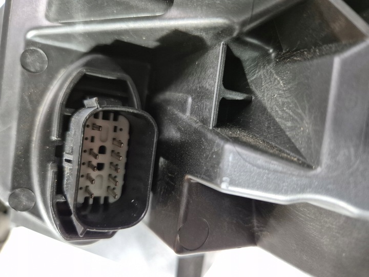 фото №9, Ford fiesta mk8 рестайлінг st 21r повний led .лампа права передня