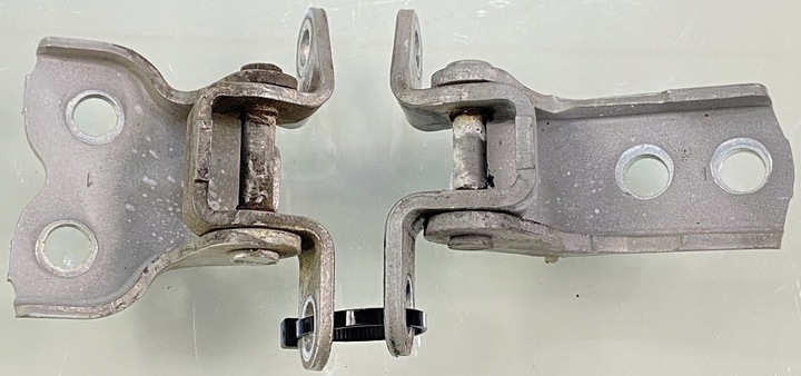 фото №1, Toyota avensis ii t25 05 r петлі двері праві перед універсал 1c0