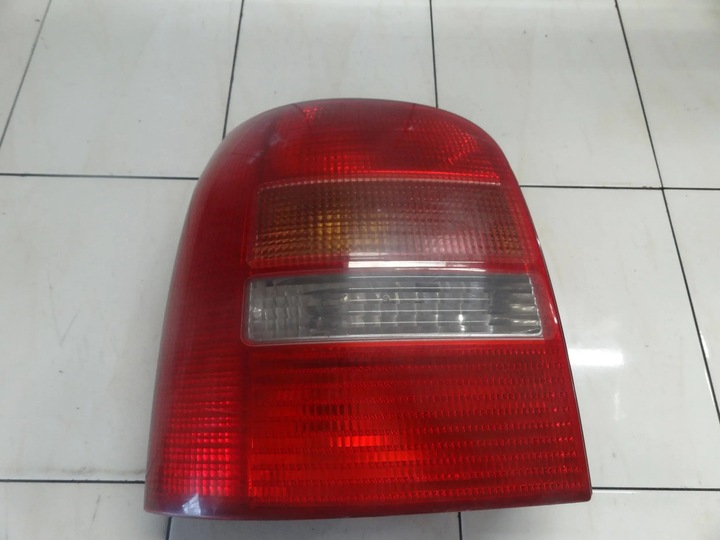 фото №1, Audi a4 b5 99 универсал лампа левый зад задняя 8d9945095d