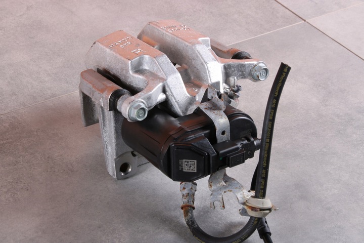 фото №7, Bmw g20 g21 g22 g26 g42 суппорт тормозной правый задний 42/330/20 8836842 8km!