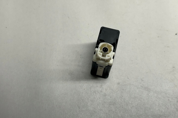 фото №9, Додатковий з'єднувач мультимедіа aux/usb bmw 7 f01, f02 9237653 4.4l