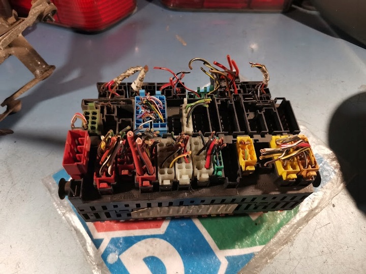 фото №3, Коробка предохранитель реле seat cordoba 1.8