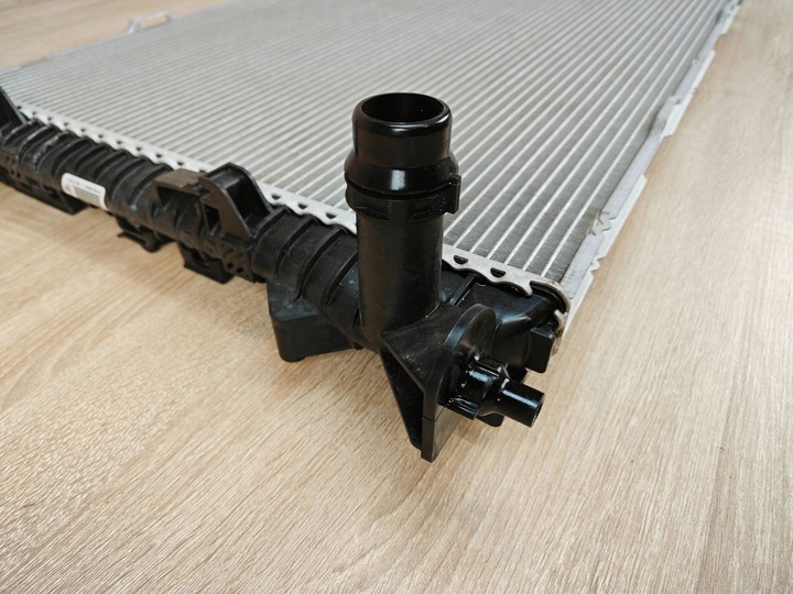 фото №11, Оригинальная радиаторов воды audi a6 c7 a4 b8 a5 8t 2.0 tdi 8k0121251l 38km